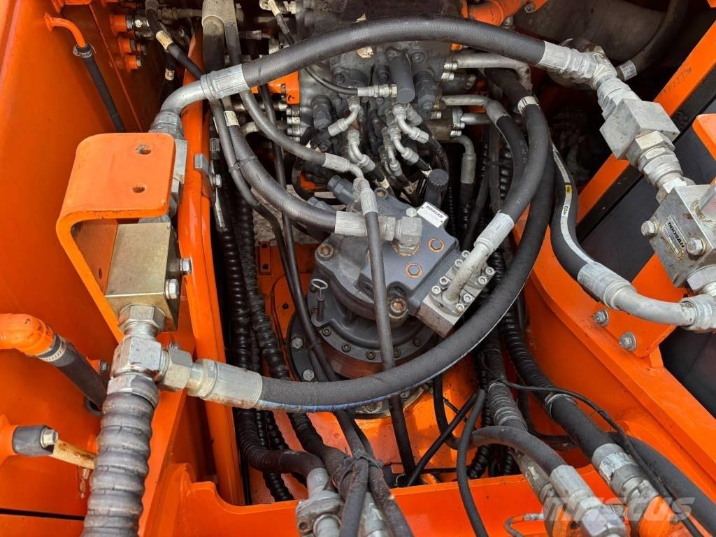 Doosan DX 225 LC 大型油圧ショベル12t以上（パワーショベル・ユンボ）