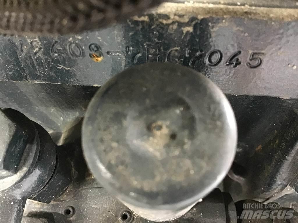 Kubota V2403 NEW エンジン