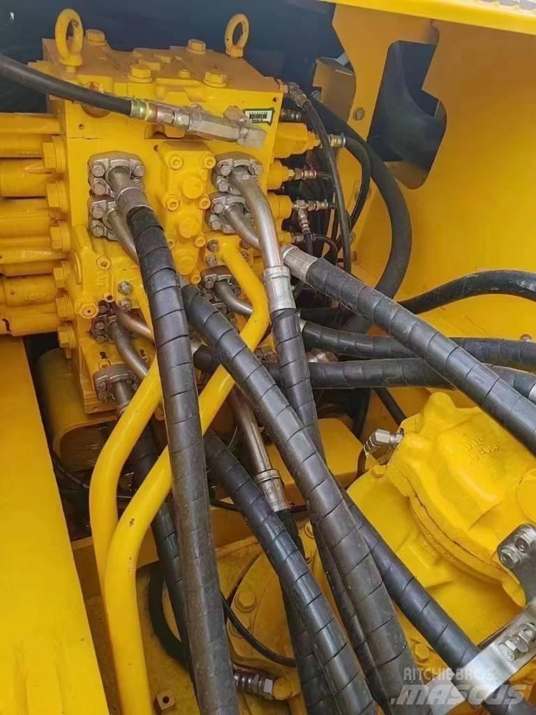 Komatsu 240LC-8 大型油圧ショベル12t以上（パワーショベル・ユンボ）