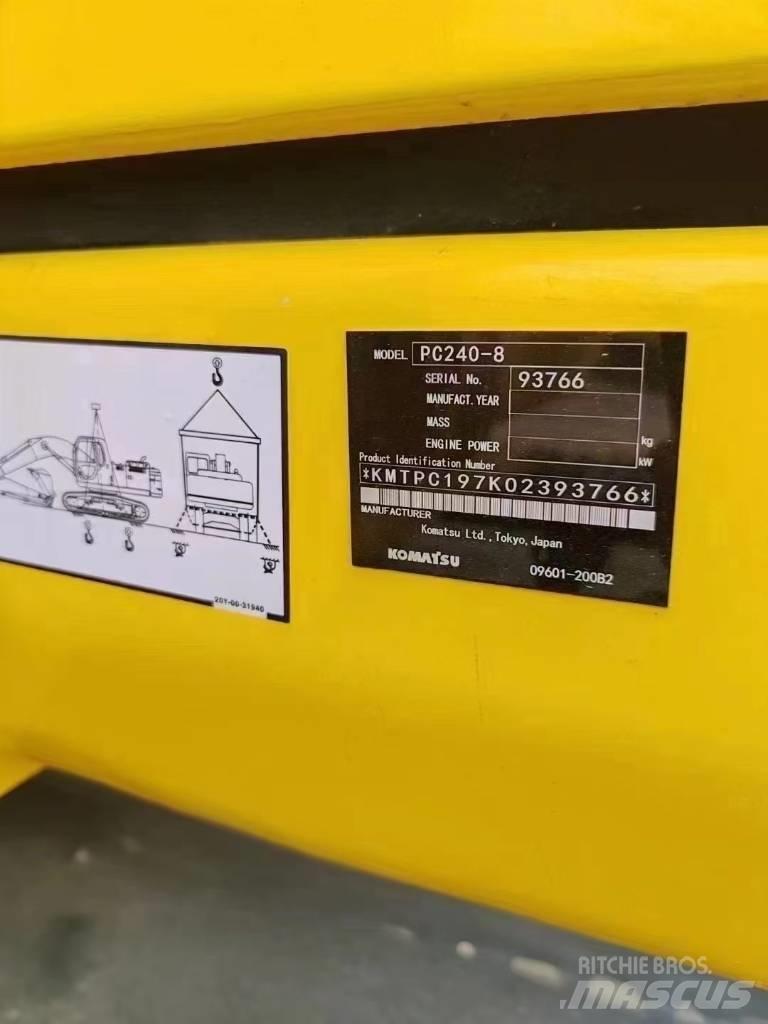 Komatsu 240LC-8 大型油圧ショベル12t以上（パワーショベル・ユンボ）