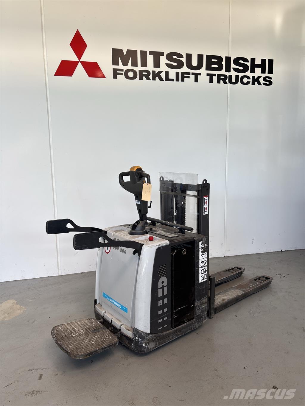 UniCarriers PDP200 自走式スタッカー