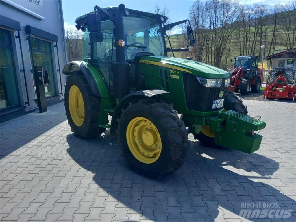 John Deere 5100M トラクター