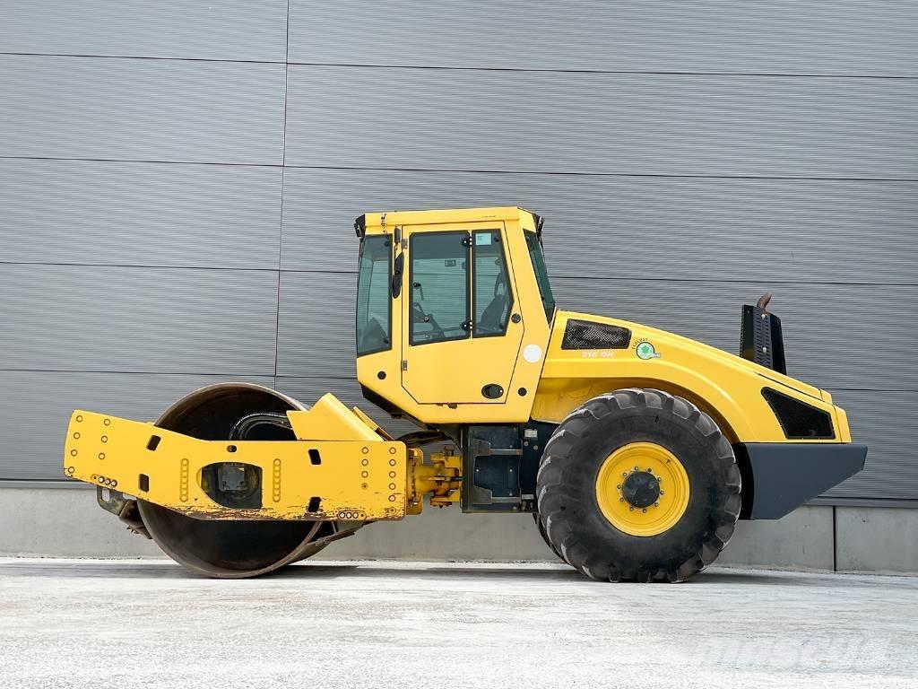 Bomag BW 216 DH-4i 振動ローラ