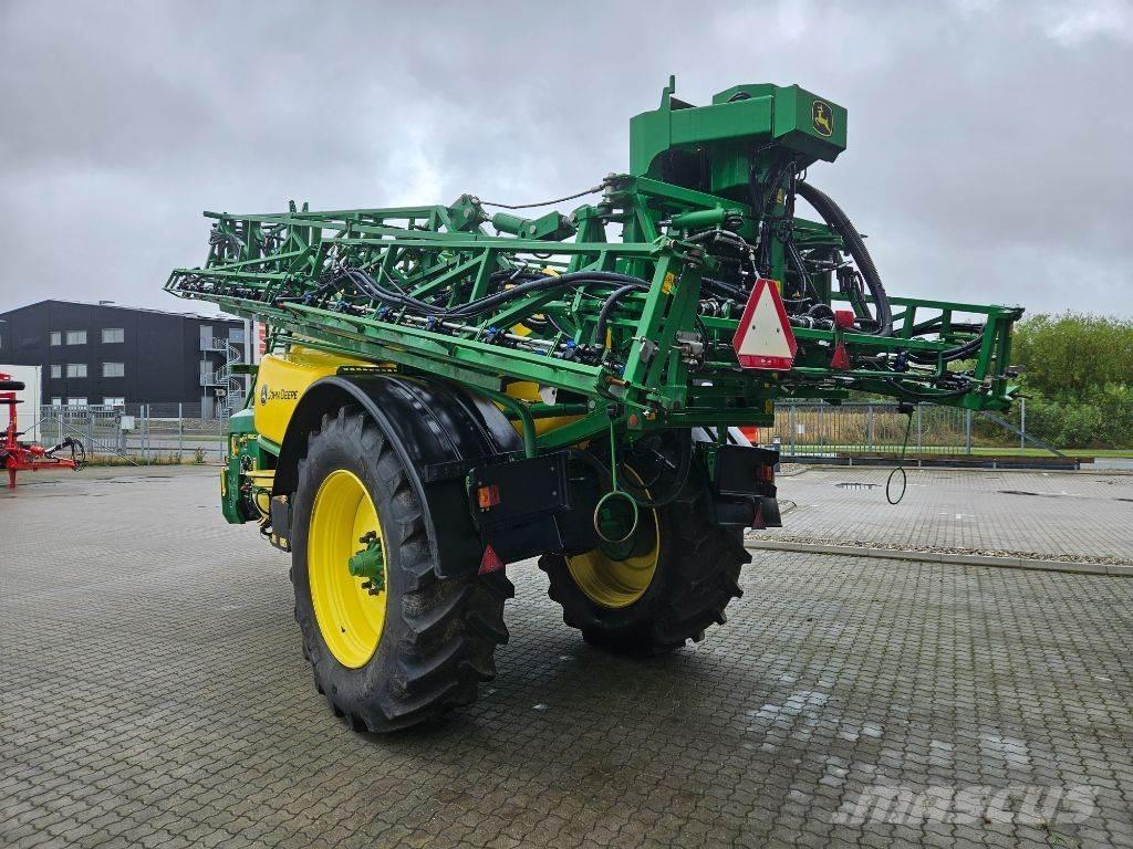 John Deere M692i 牽引型スプレイヤー