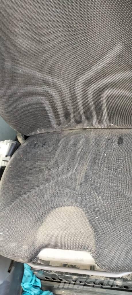 Komatsu PW 200-7 ホイール式油圧ショベル（パワーショベル・ユンボ・バックホー）