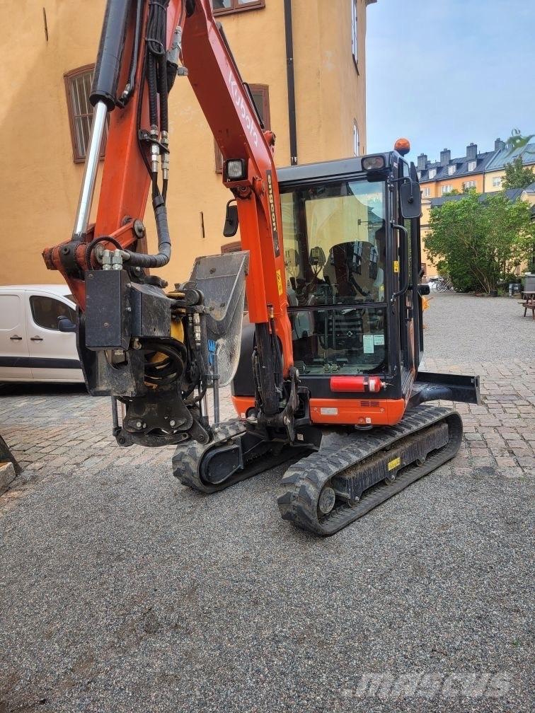Kubota KX 027 ミニ油圧ショベル 7t以下（ミニユンボ・ミニディガー）