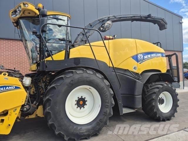 New Holland FR700 自走式フォレージハーベスター