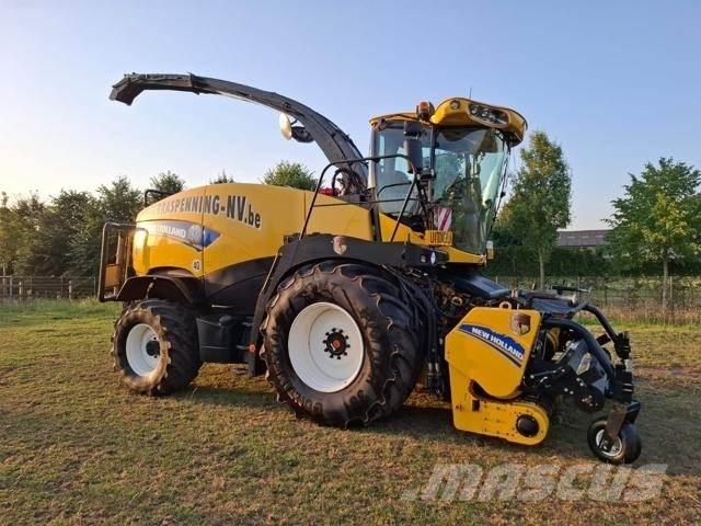 New Holland FR700 自走式フォレージハーベスター