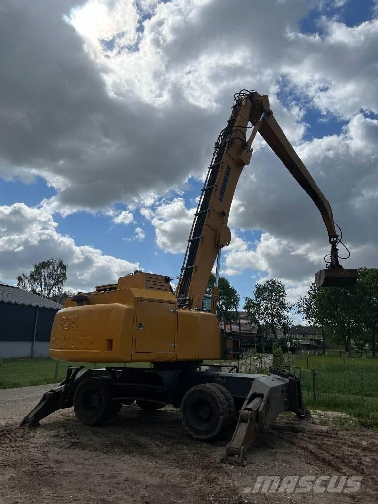 Liebherr 934 廃棄物／工業産廃処理機