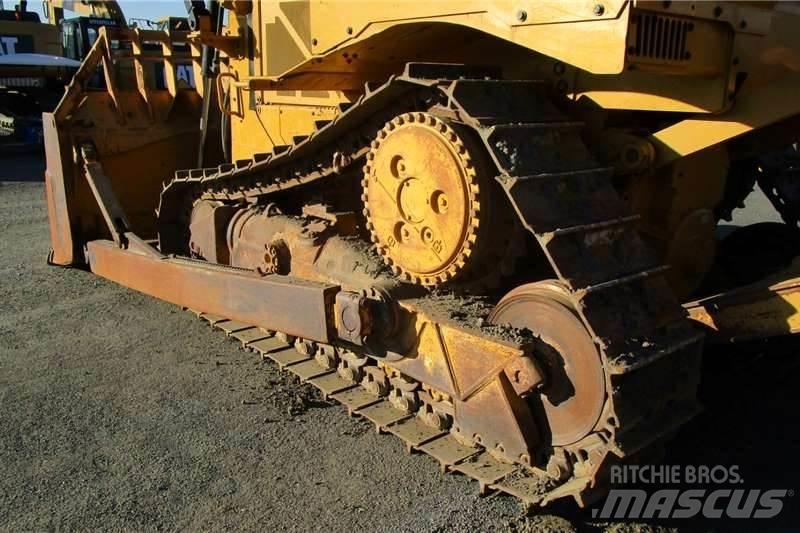 CAT D6R2 ブルドーザー