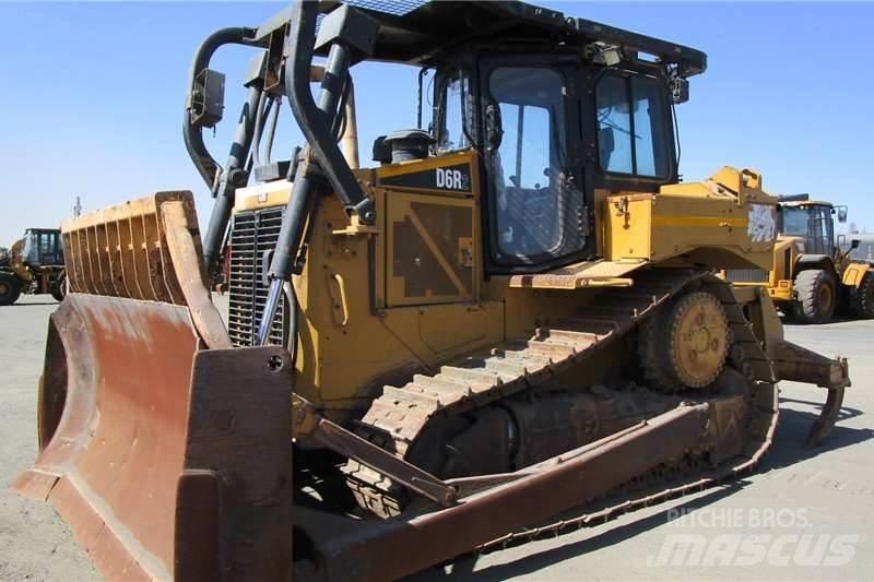 CAT D6R2 ブルドーザー