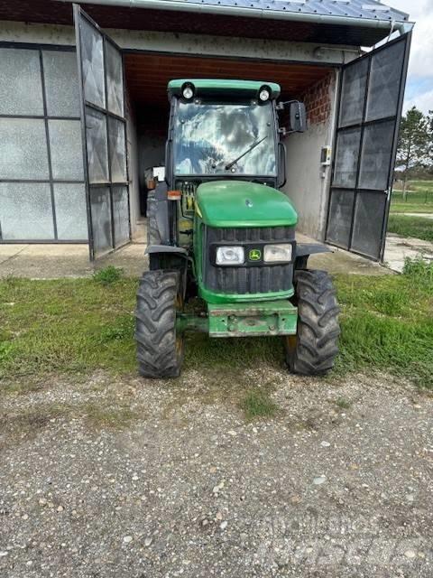 John Deere 5515 F トラクター