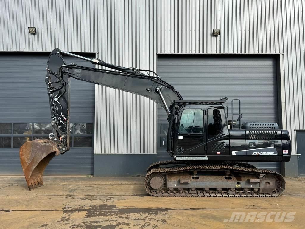 Doosan DX225LC-5 大型油圧ショベル12t以上（パワーショベル・ユンボ）