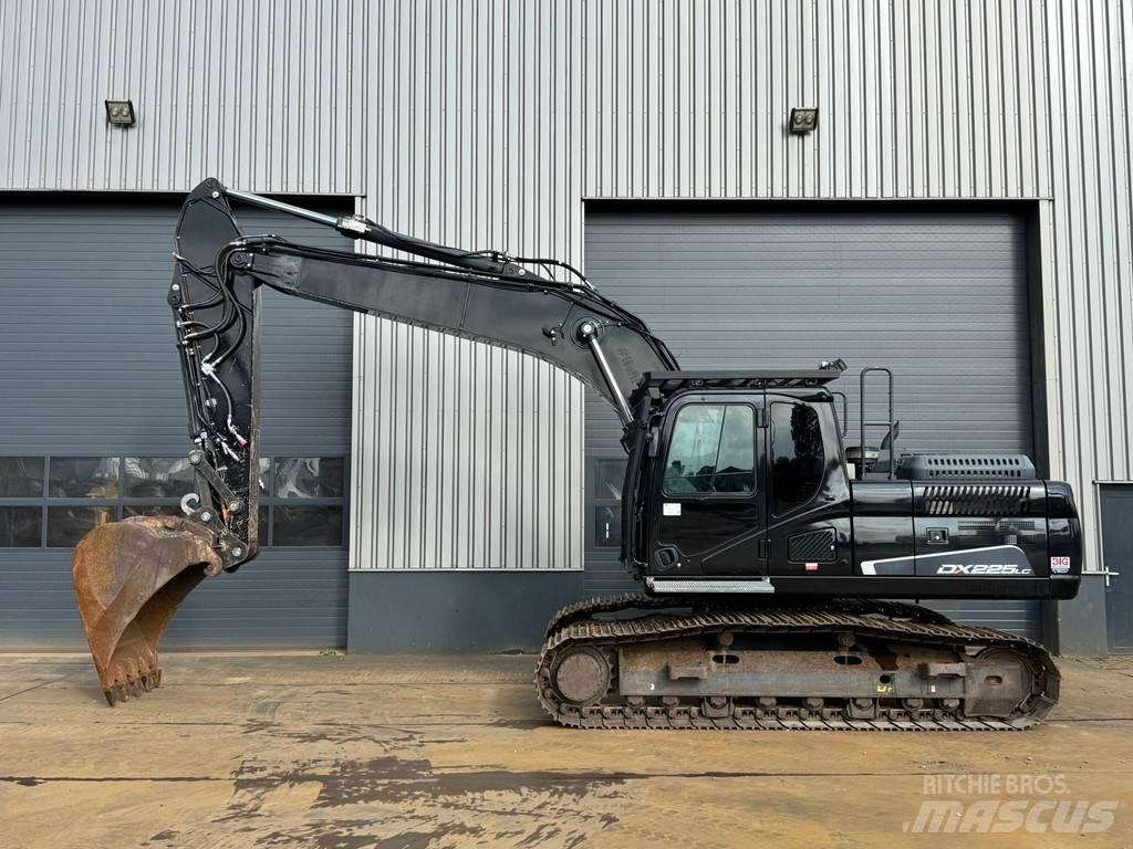 Doosan DX225LC-5 大型油圧ショベル12t以上（パワーショベル・ユンボ）
