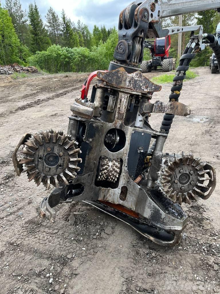 Komatsu 901 ハーベスター