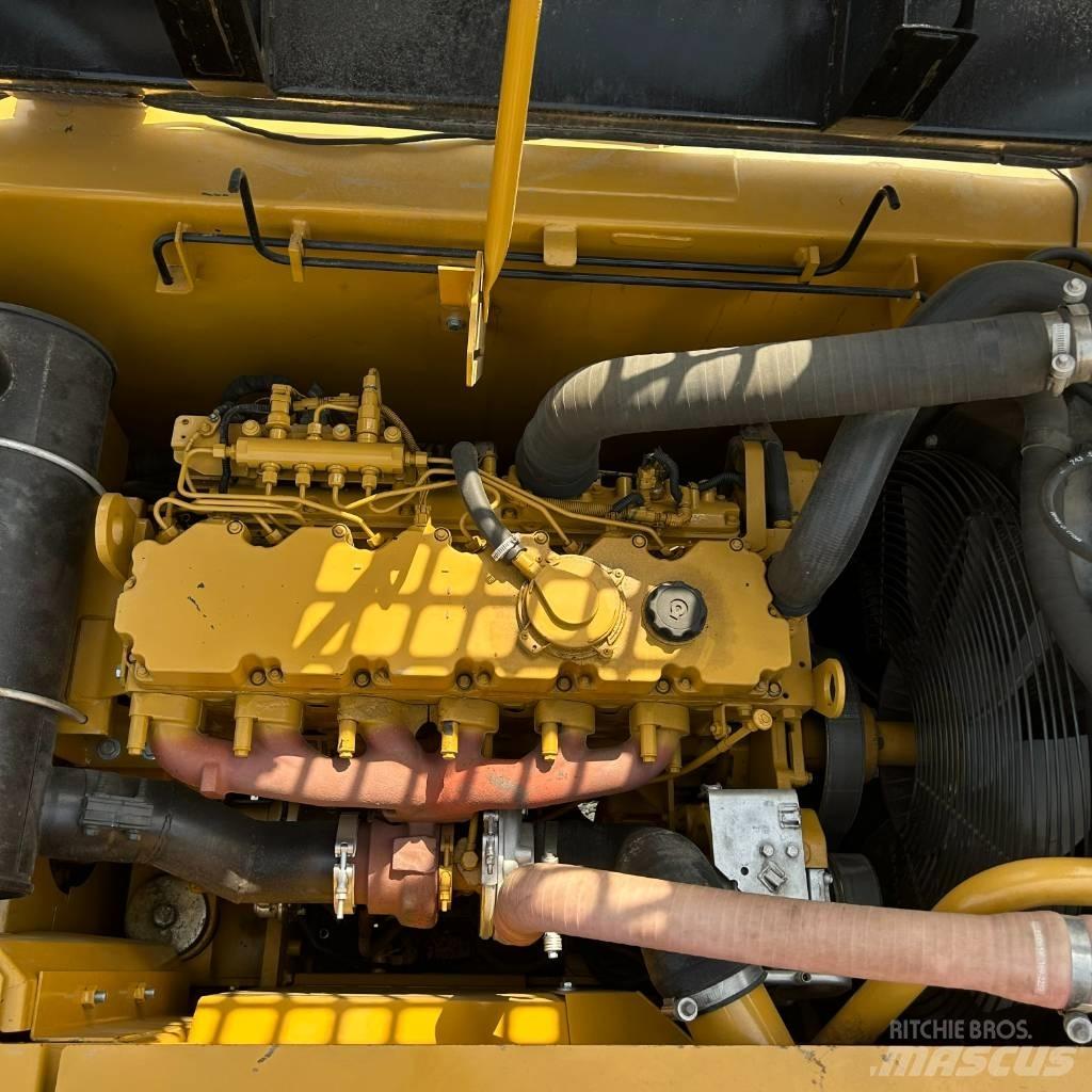 CAT 320 D 大型油圧ショベル12t以上（パワーショベル・ユンボ）