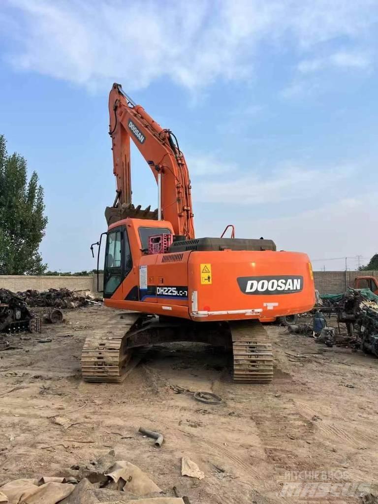 Doosan DH 225 LC-7 大型油圧ショベル12t以上（パワーショベル・ユンボ）