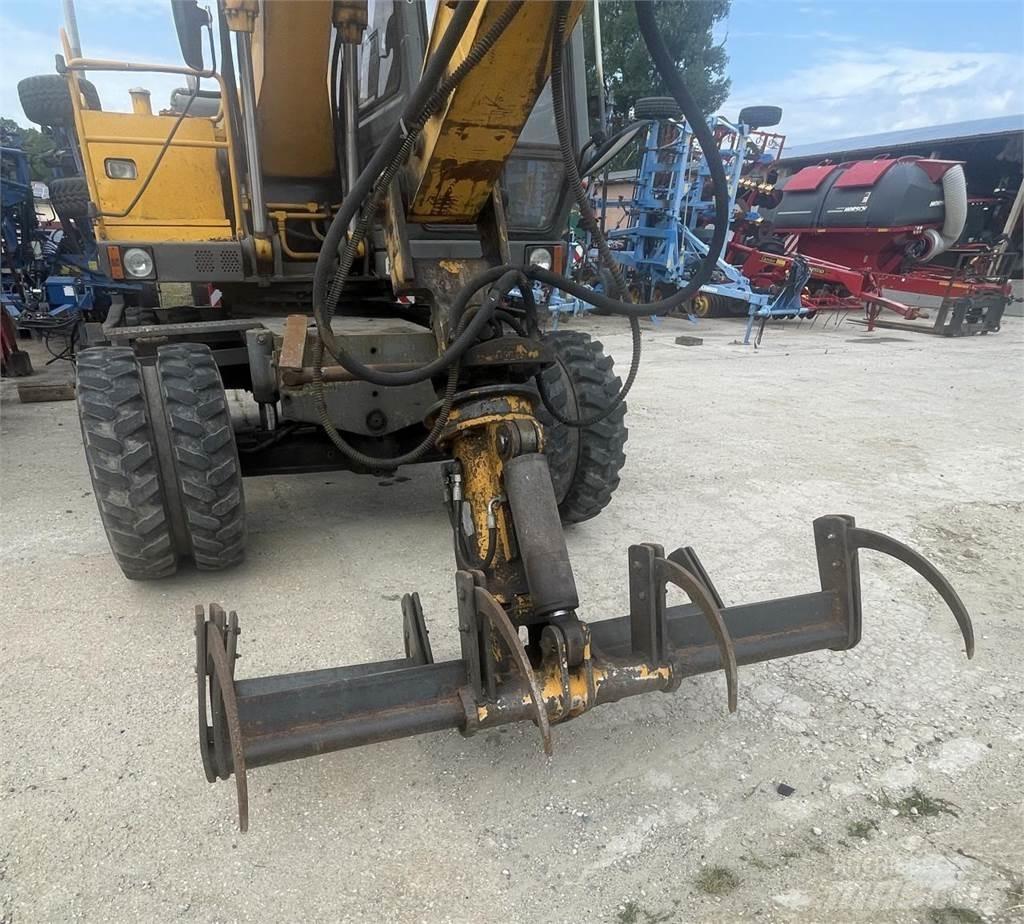 JCB 130 W ホイール式油圧ショベル（パワーショベル・ユンボ・バックホー）