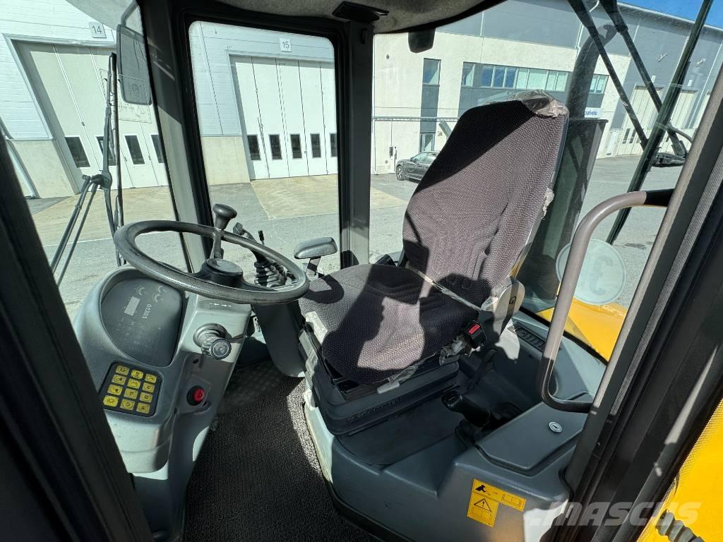 Volvo L 30 B ホイールローダー・タイヤショベル