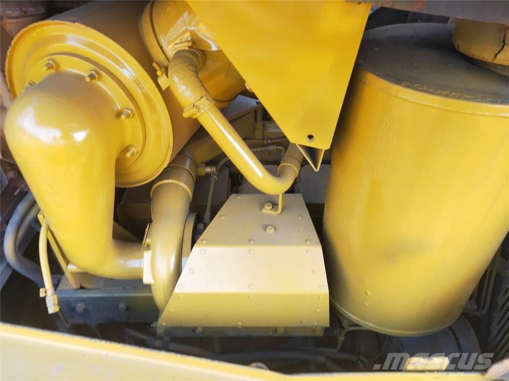 Komatsu D155AX-5 ブルドーザー