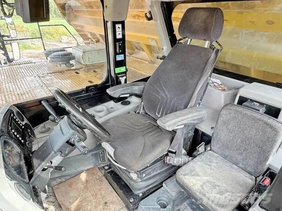 CAT 777 G アーティキュレート式ダンプトラック