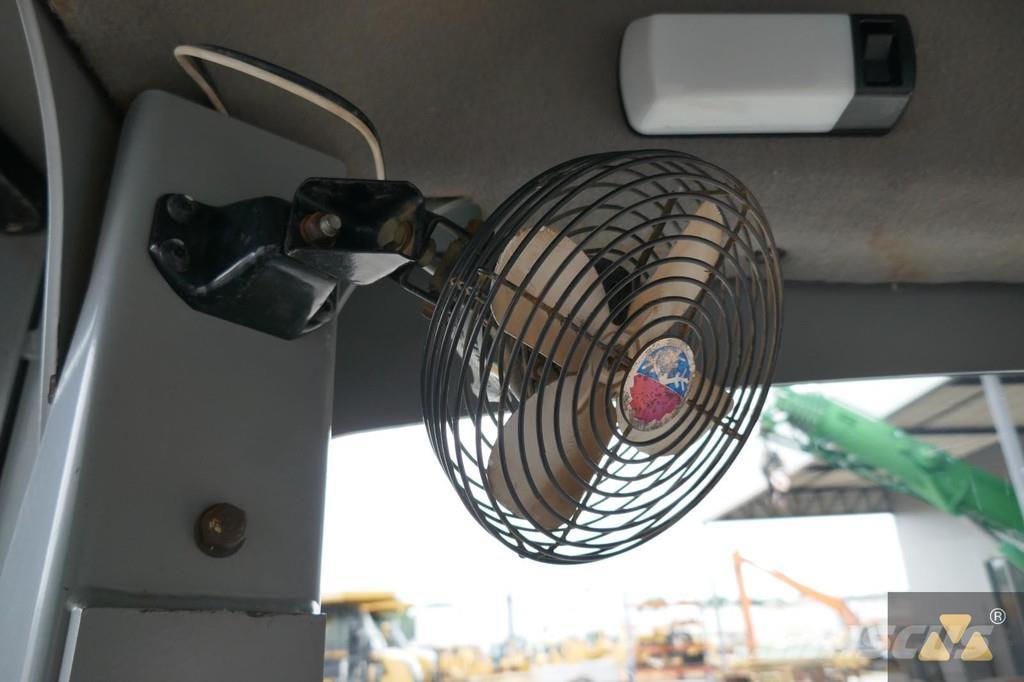 CAT 140M モーターグレーダー