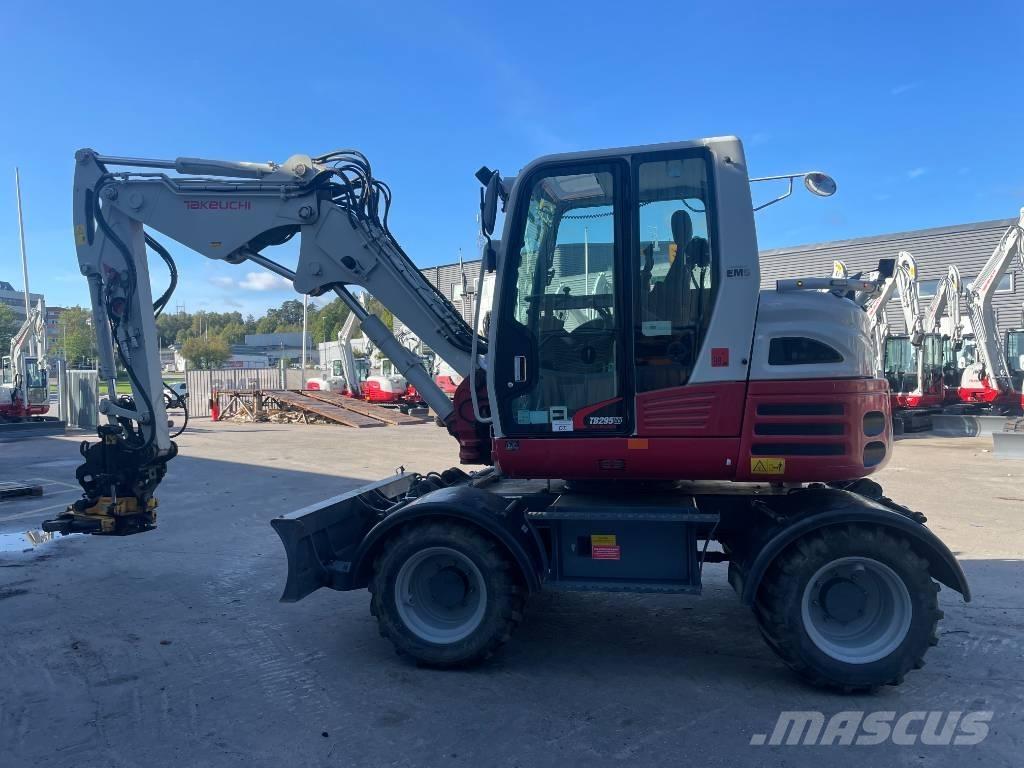 Takeuchi TB 295W ホイール式油圧ショベル（パワーショベル・ユンボ・バックホー）