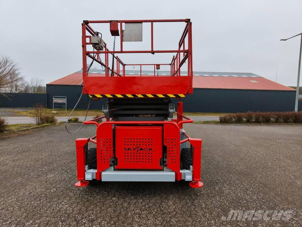 SkyJack SJ 9250 RT シザースリフト