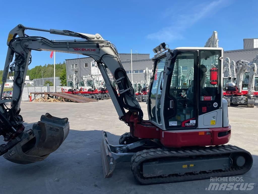 Takeuchi TB 257 FR ミニ油圧ショベル 7t以下（ミニユンボ・ミニディガー）