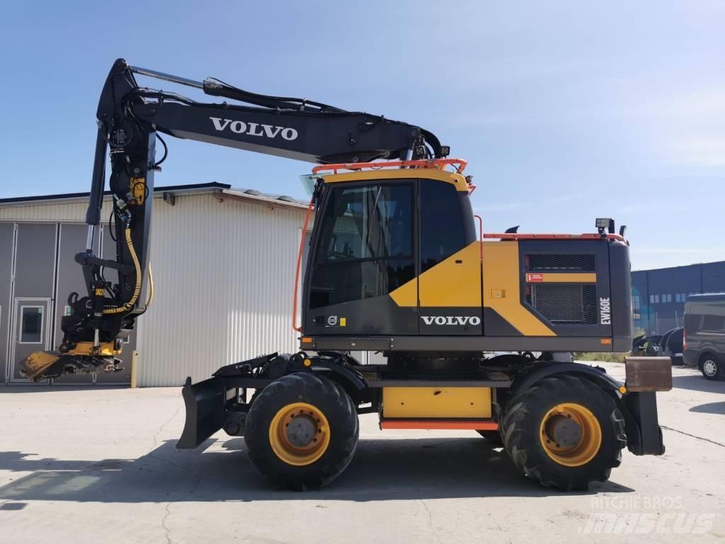 Volvo EW160E ホイール式油圧ショベル（パワーショベル・ユンボ・バックホー）