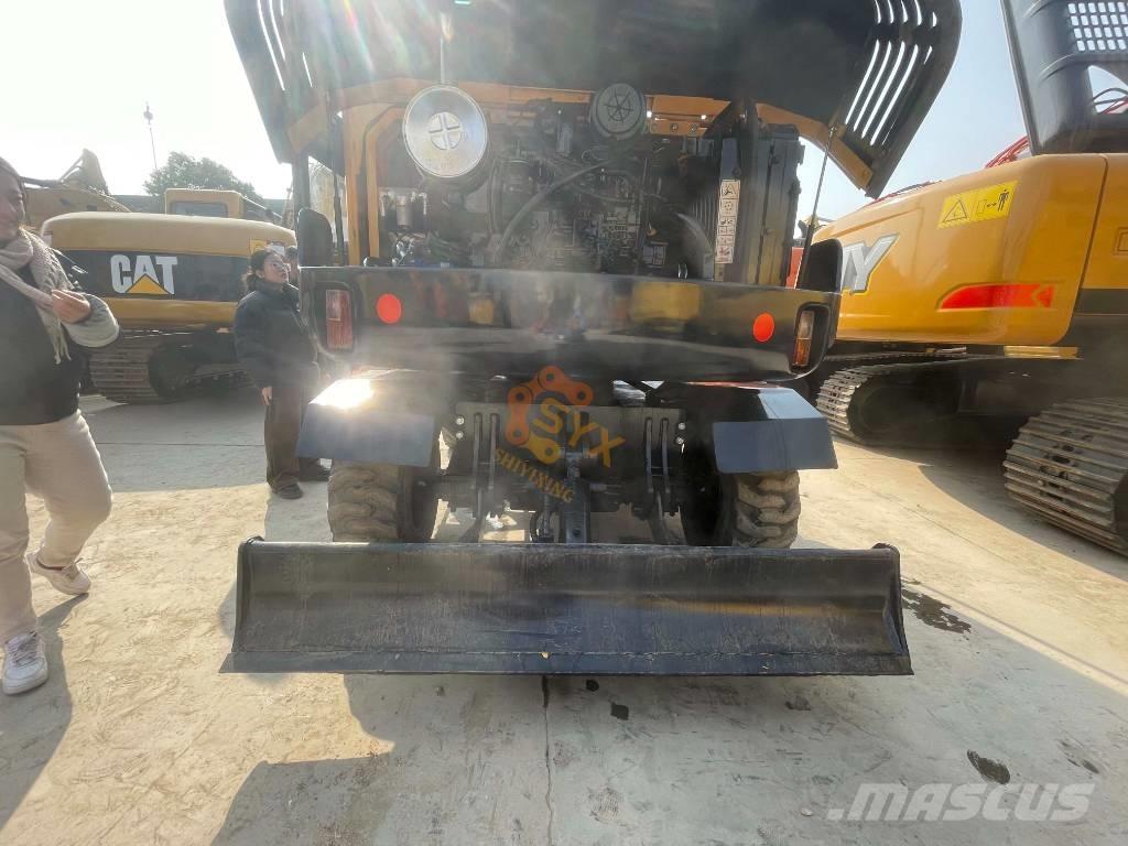 Hyundai 60 W ホイール式油圧ショベル（パワーショベル・ユンボ・バックホー）