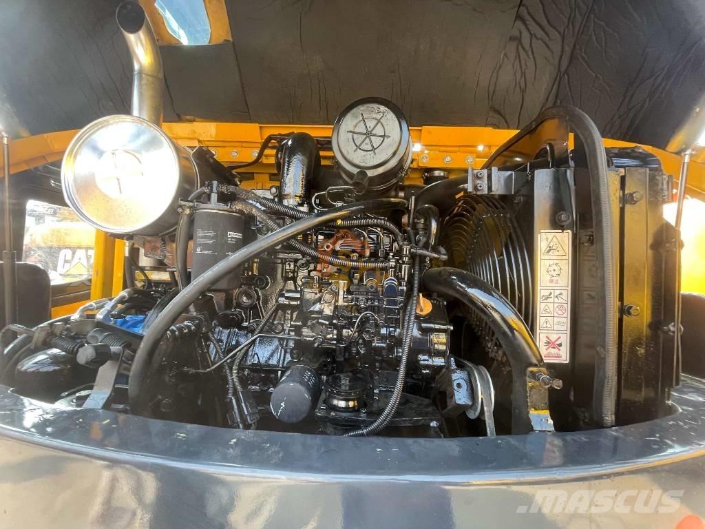 Hyundai 60 W ホイール式油圧ショベル（パワーショベル・ユンボ・バックホー）