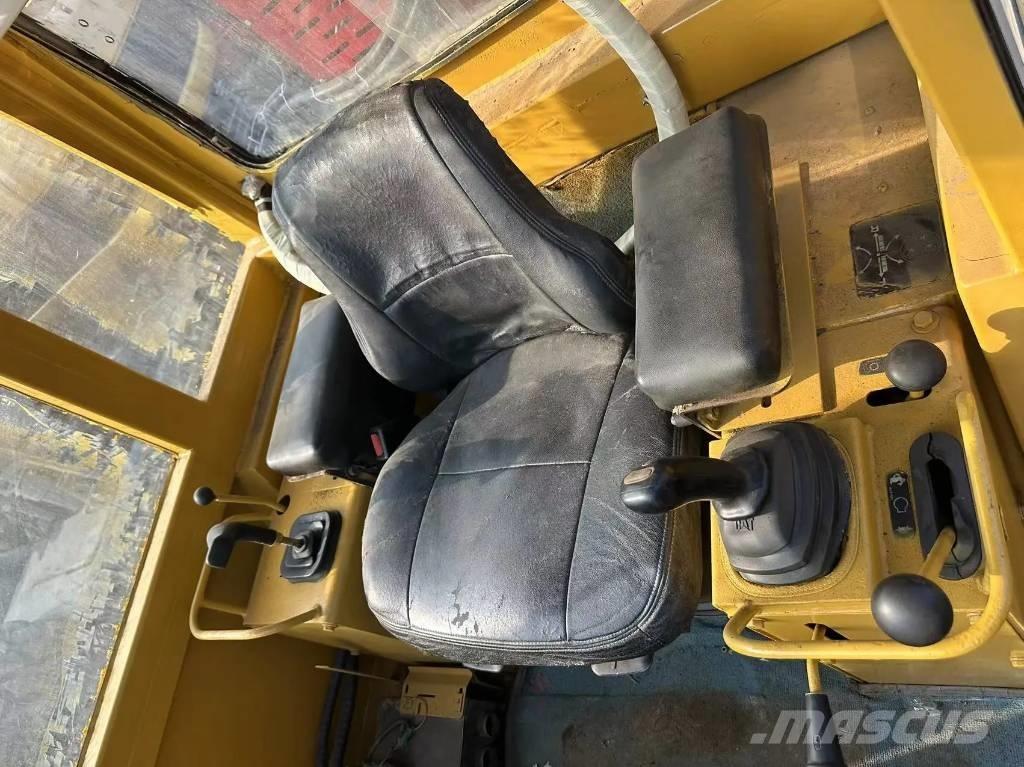 CAT D5C ブルドーザー