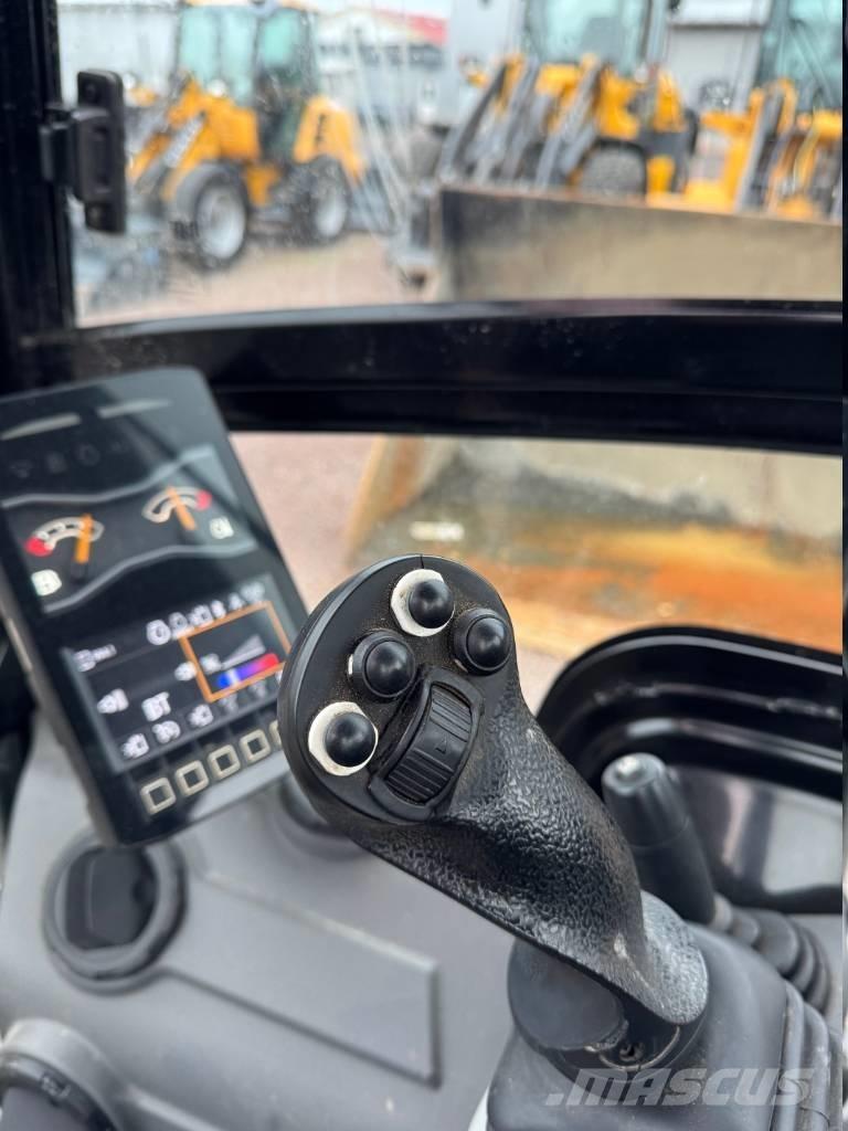 CAT 301.8 ミニ油圧ショベル 7t以下（ミニユンボ・ミニディガー）