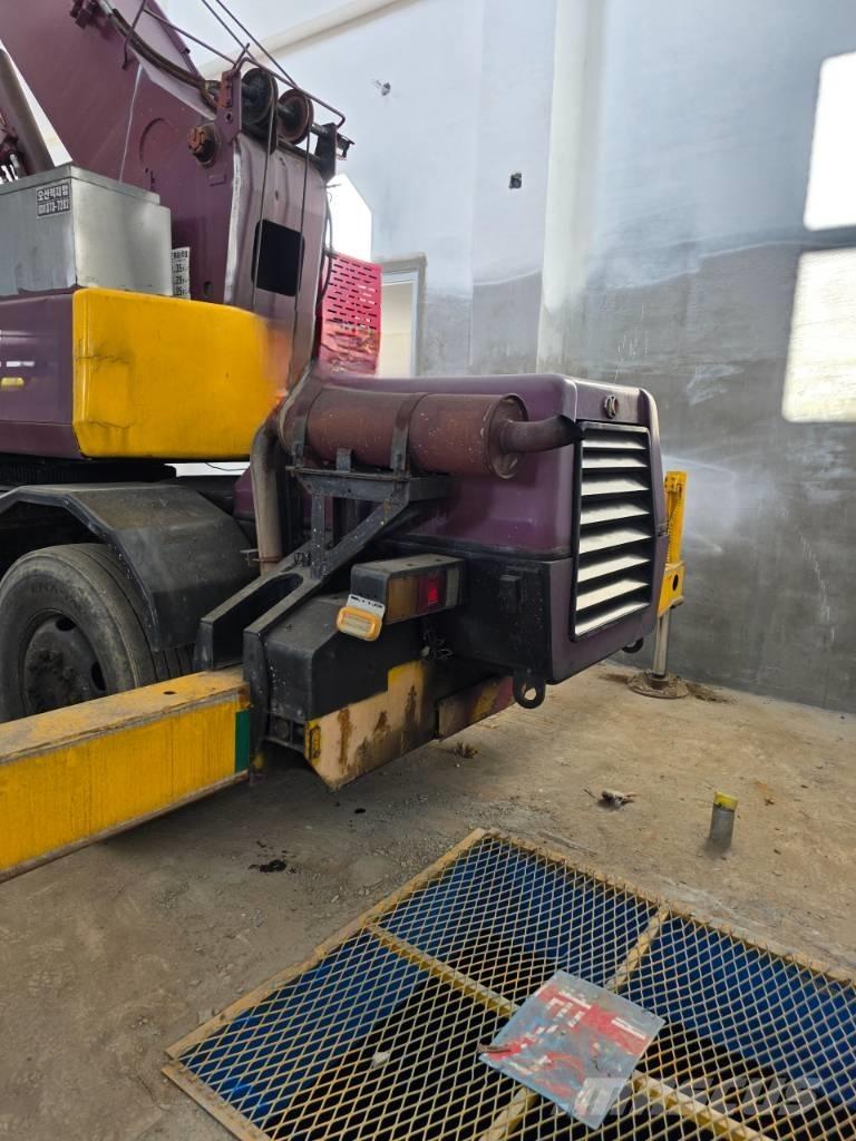 Kato MR 100 ラフテレーンクレーン