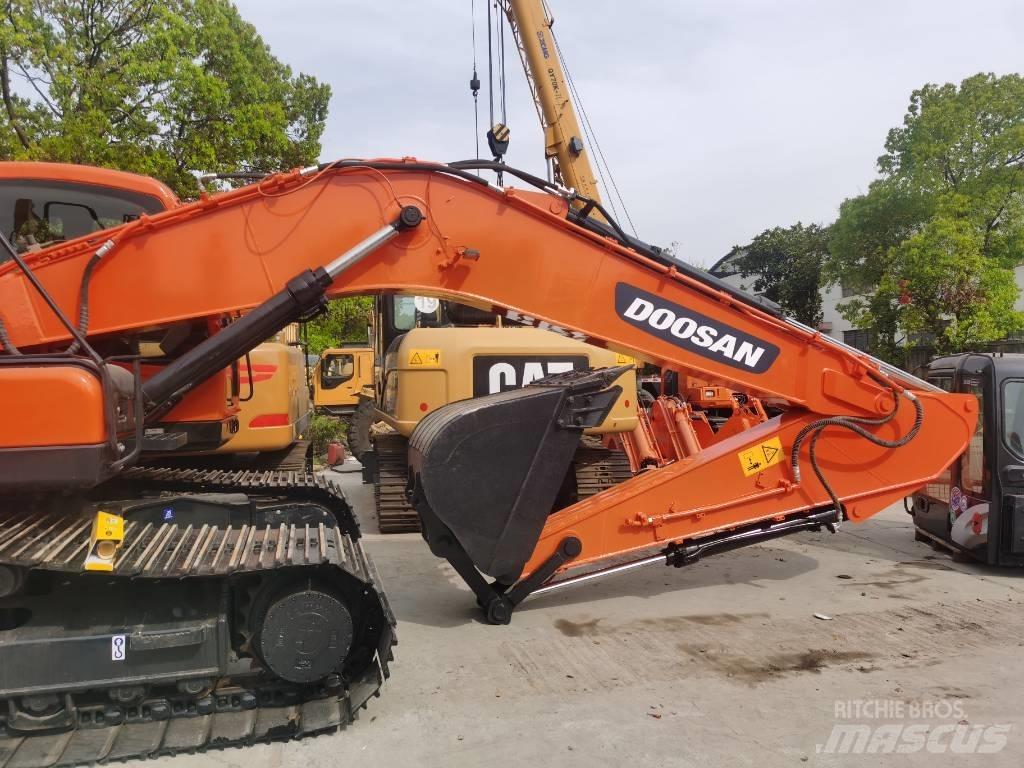 Doosan DX 225 LC 大型油圧ショベル12t以上（パワーショベル・ユンボ）