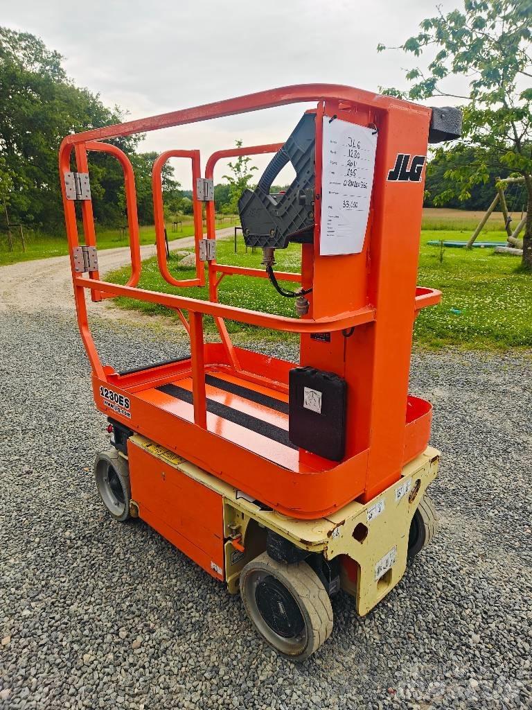 JLG 1230 ES 垂直昇降型リフト