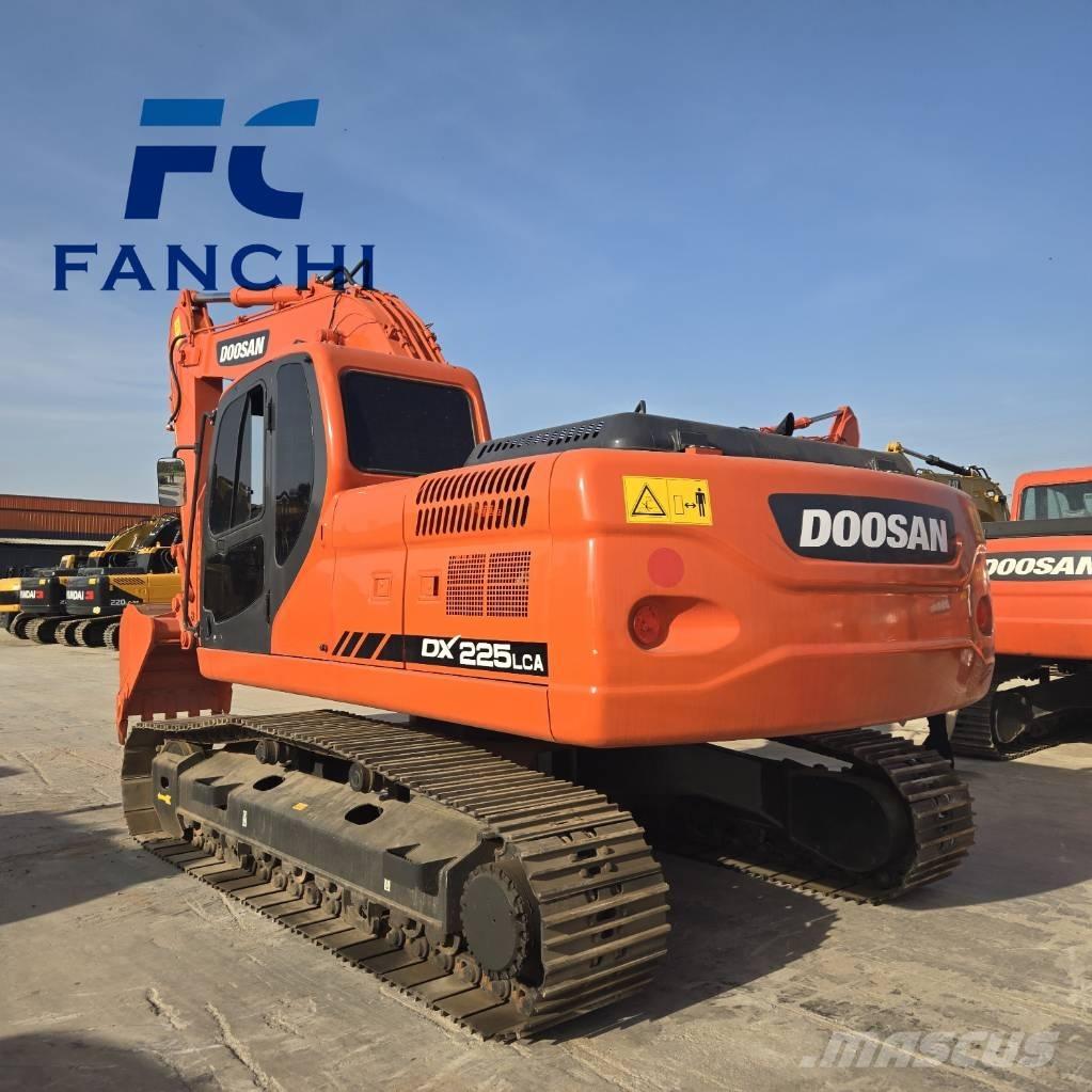 Doosan DX 225 LC 大型油圧ショベル12t以上（パワーショベル・ユンボ）