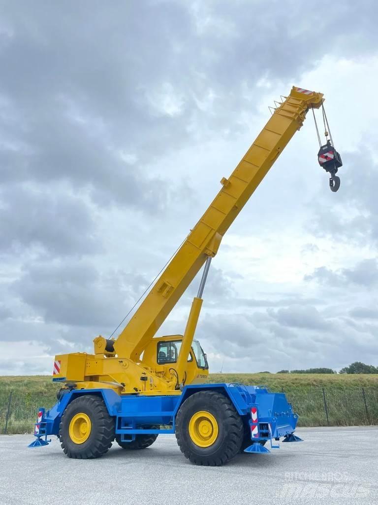 Terex RT555-1 ラフテレーンクレーン