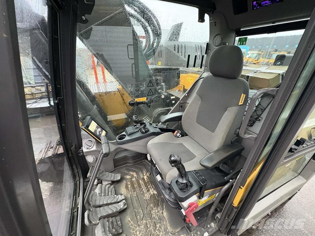 Volvo ECR235EL 特殊油圧ショベル