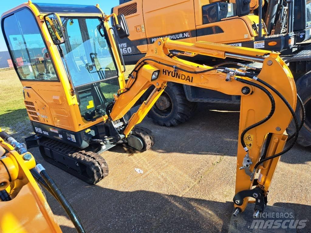 Hyundai R18-9AK ミニ油圧ショベル 7t以下（ミニユンボ・ミニディガー）