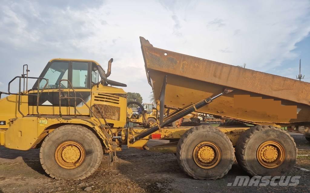 CAT 730 アーティキュレート式ダンプトラック