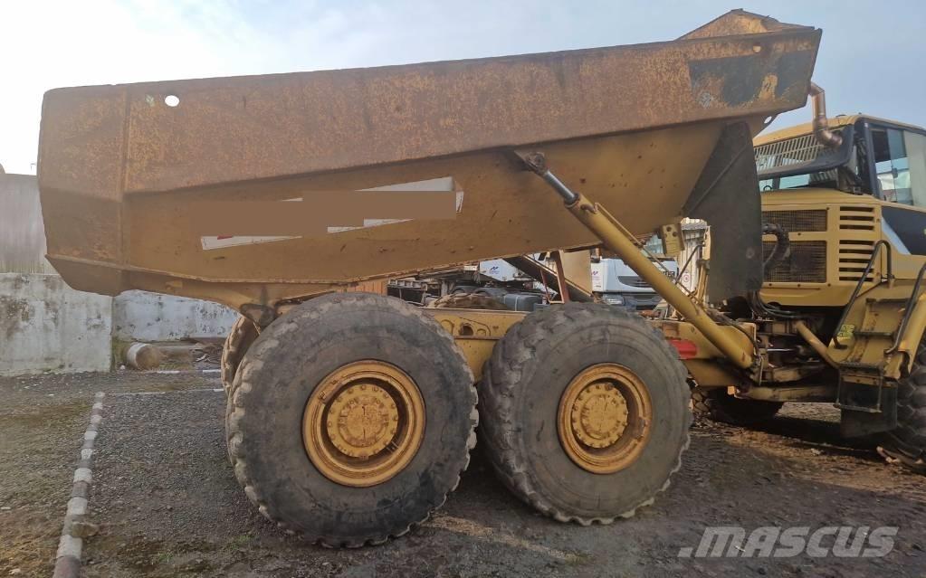 CAT 730 アーティキュレート式ダンプトラック