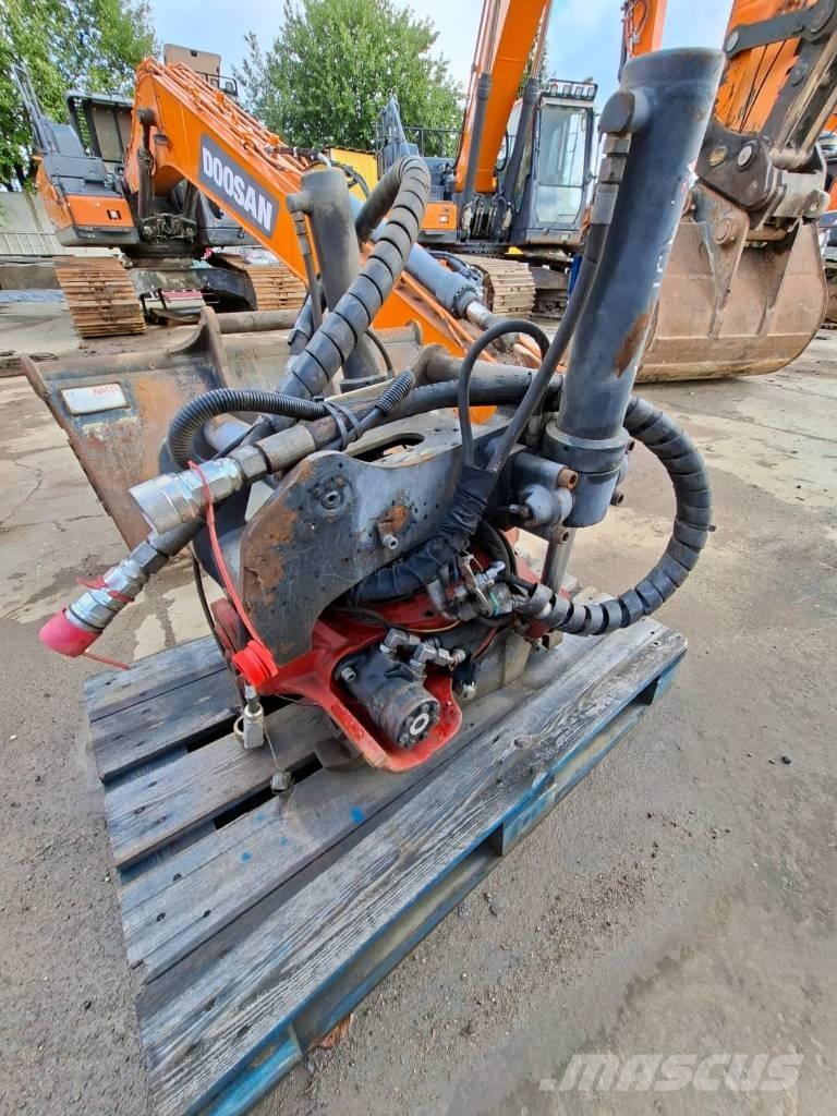 Doosan DX140W-5 ホイール式油圧ショベル（パワーショベル・ユンボ・バックホー）