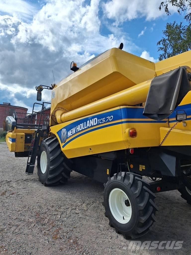 New Holland TC 5.70 コンバイン