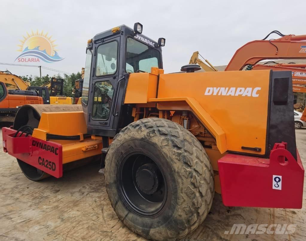 Dynapac CA 25 D 振動ローラ