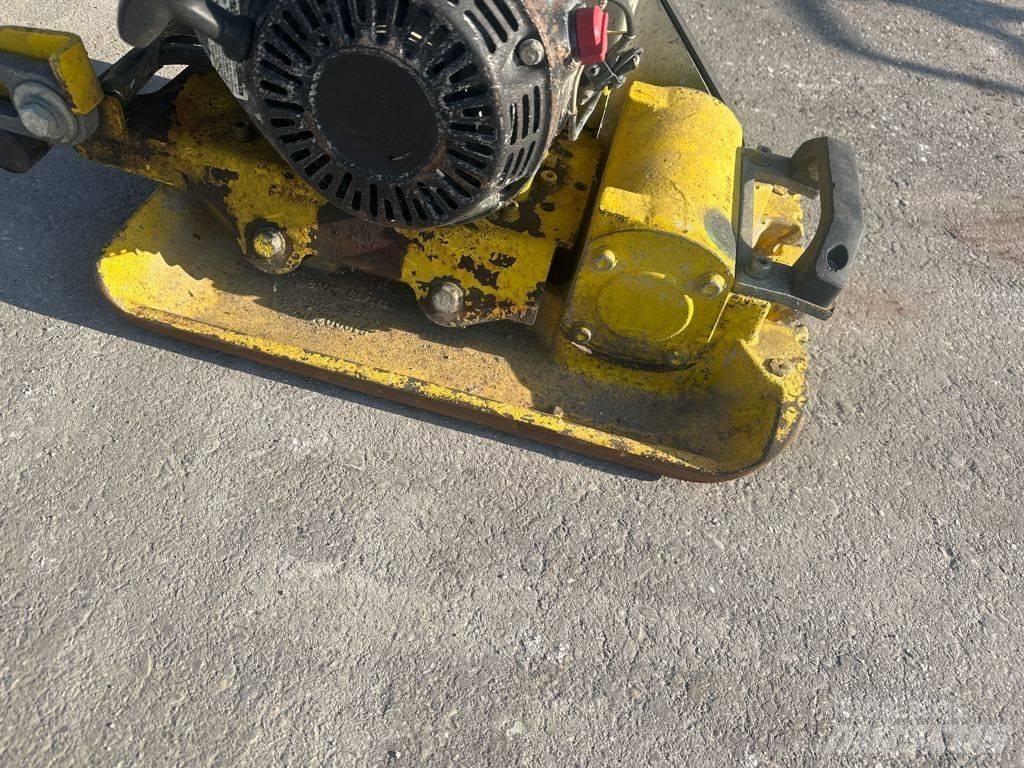 Wacker Neuson VP1135 プレートコンパクター