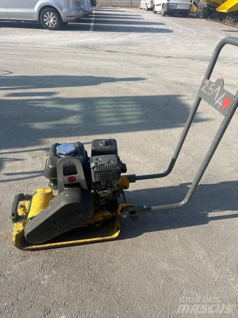 Wacker Neuson VP1135 プレートコンパクター
