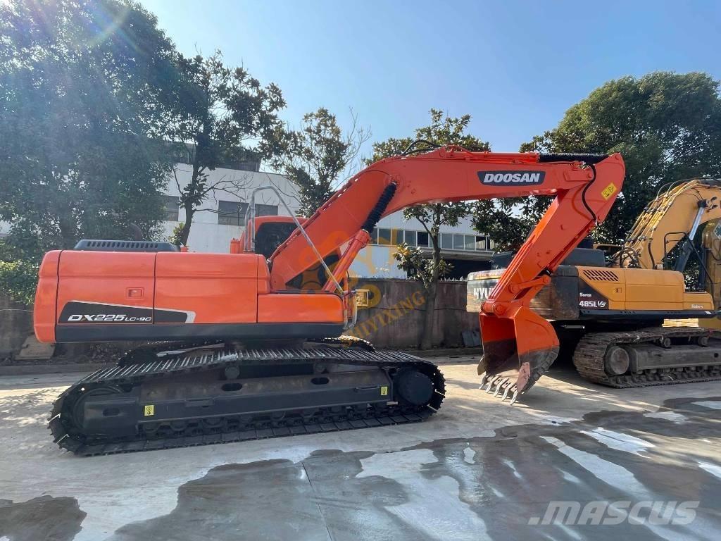 Doosan DX 225 LC 大型油圧ショベル12t以上（パワーショベル・ユンボ）