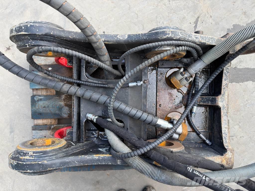 OilQuick OQ80 - 336F クイックヒッチ